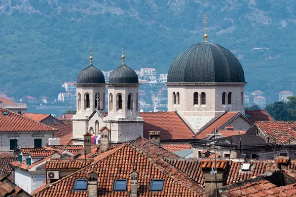 Θέα Στην Εκκλησία Στο Κοτόρ Μαυροβούνιο — Φωτογραφία Αρχείου