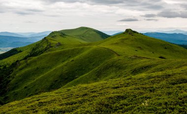 Karpat dağlarında bulutlu bir gün, Ukrayna