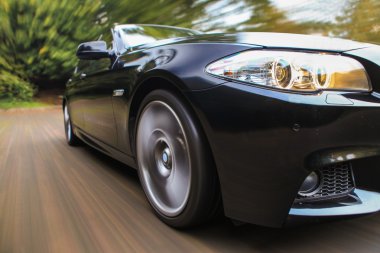 lüks spor otomobil şaşırtıcı tarafı önden görünümü