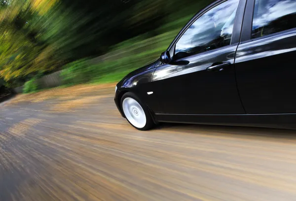 siyah lüks sedan yan görünüm