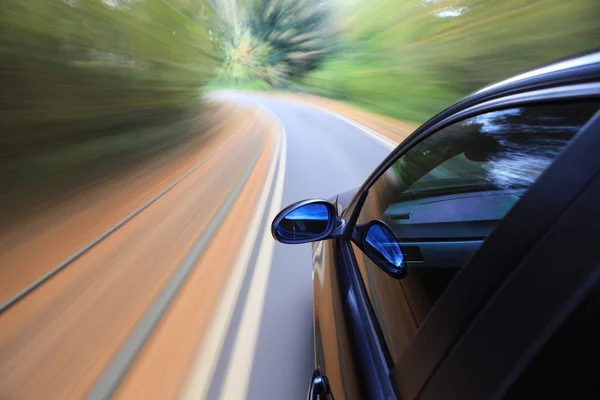 Arabayı yan görünüm