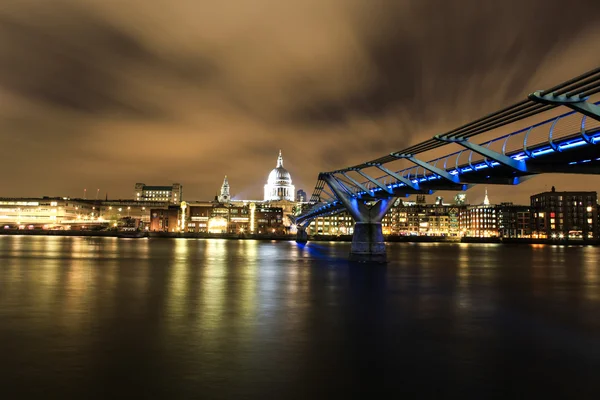 Vue imprenable sur Londres la nuit — Photo