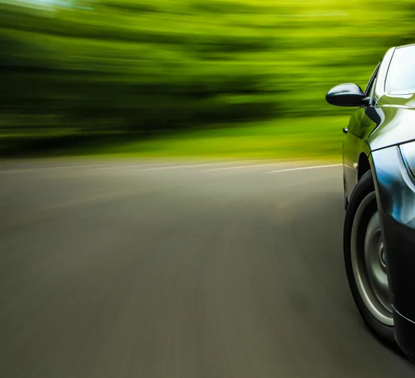 siyah bir Sedan yan görünüm