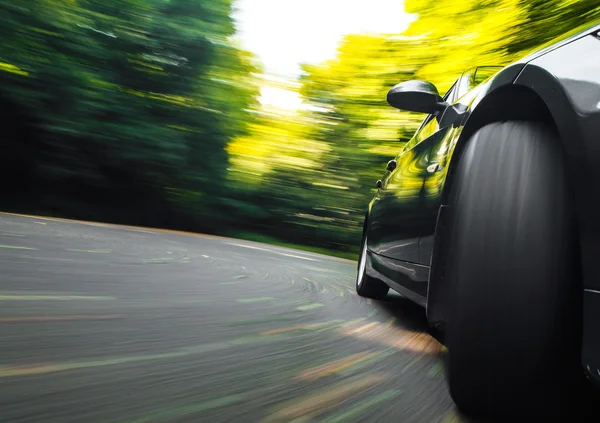 lüks sedan yan görünüm.