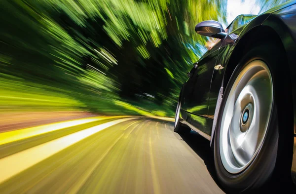 lüks sedan yan görünüm.