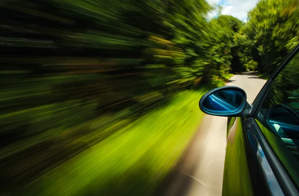 lüks sedan yan görünüm.