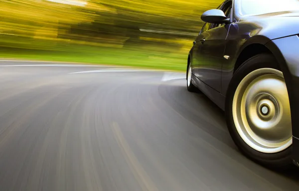 lüks sedan ön yan görünüm