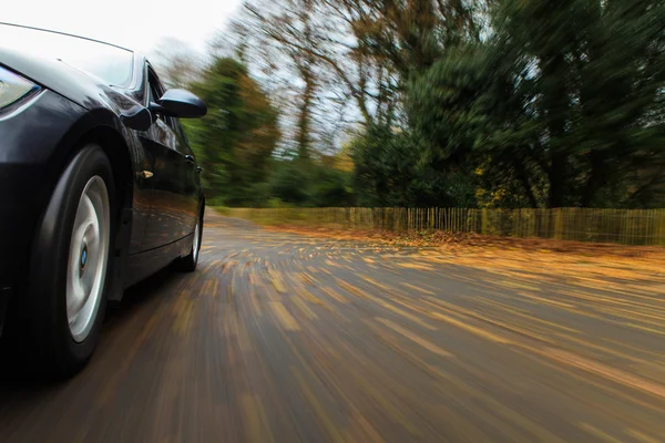 Vedere laterală față a mașinii cu viteză — Fotografie, imagine de stoc