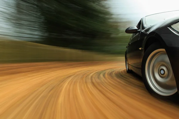 Siyah araba ön yan görünüm