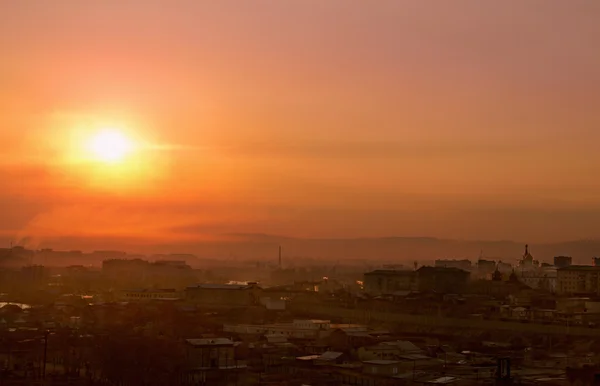 Tramonto d'oro della città — Foto Stock