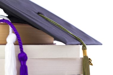 kap ve kordonlar kitap, başarı ve eğitim sembolleri