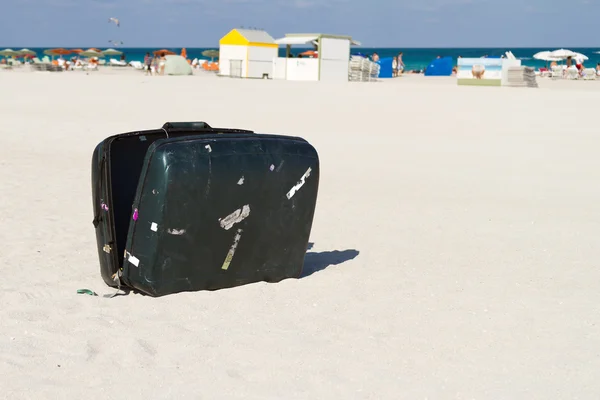 Saco vazio na praia — Fotografia de Stock