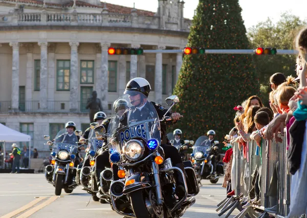 Miami - 2 Ocak: polis geçit töreni sırasında gençler orange bowl parade miracle mile aşağı 2 Ocak 2011 tarihinde miami, florida, ABD.