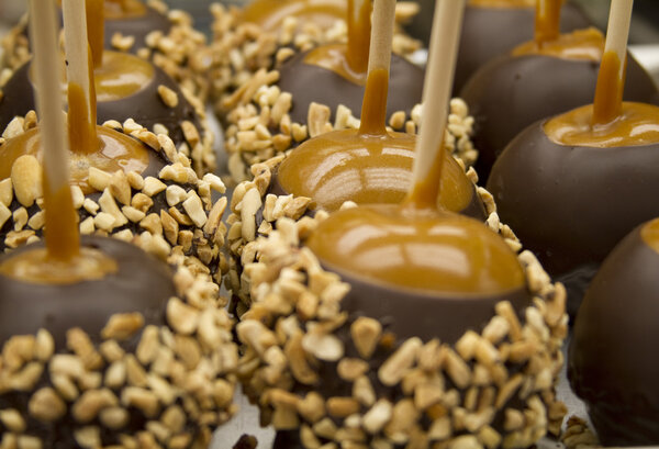 Candy apples in a row