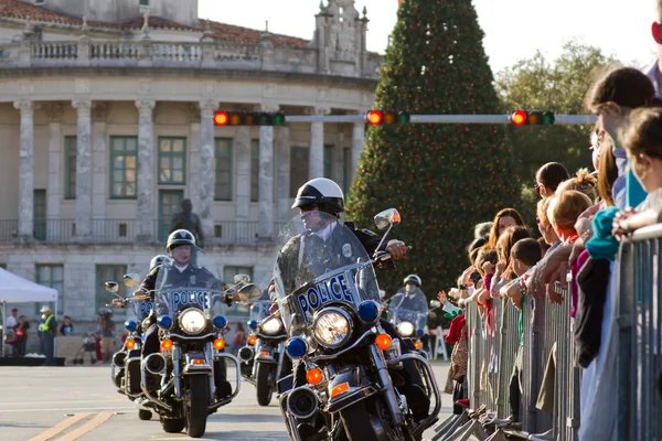 MIAMI - 2 GENNAIO: sfilata della polizia durante la Junior Orange Bowl Parade giù Miracle Mile il 2 gennaio 2011 a Miami, Florida, USA . Foto Stock Royalty Free