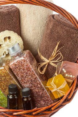 tuz, essencial yağı, sabun ve havlu ile kaplıca tedavisi