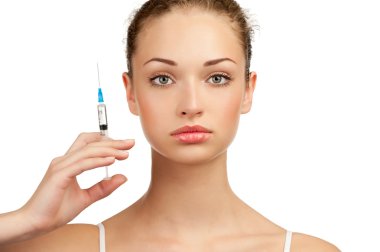 onun elinde şırınga ile güzel bir kadın