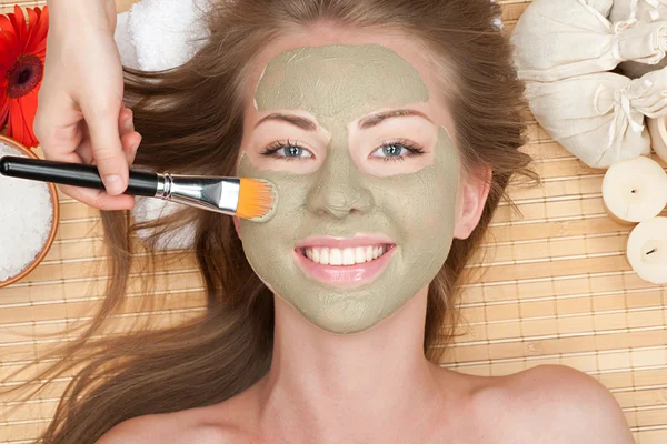 Woman with clay facial mask — Stock Photo, Image