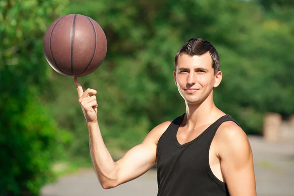 Young man with basketball — Stock Photo, Image