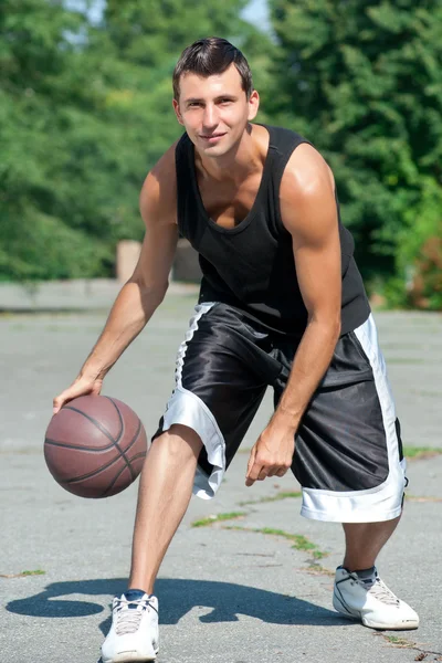 Young basketball player with ball — Stock Photo, Image