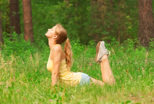 Woman doing yoga meditation — Stock Photo, Image