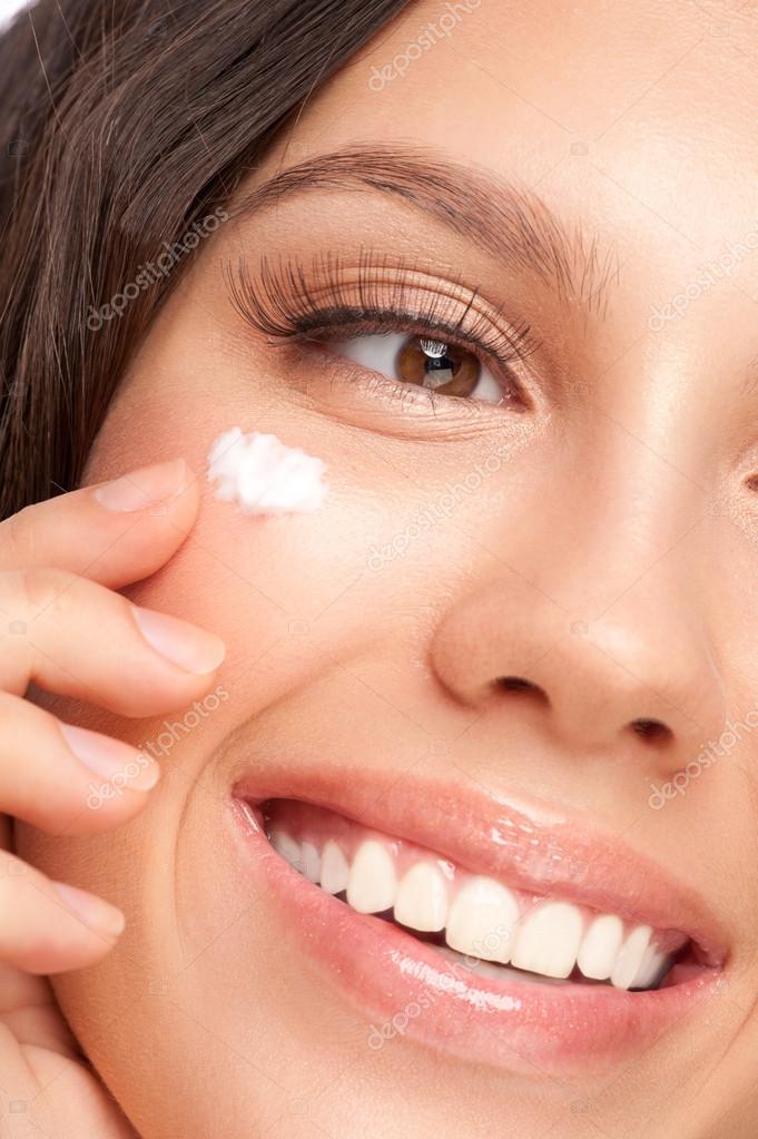 Woman applying moisturizing cream — Stock Photo © Dragonfly666 18448731