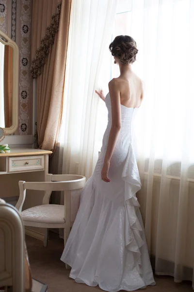 https://st.depositphotos.com/1822645/2616/i/450/depositphotos_26165423-stock-photo-beautiful-bride.jpg