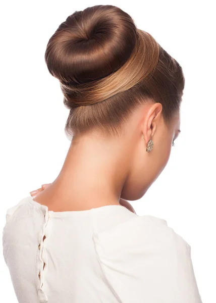 Femme avec chignon de cheveux élégant — Photo