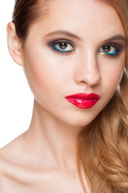 Parlak makyajlı kadın