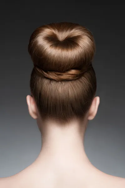 Mulher com penteado elegante — Fotografia de Stock