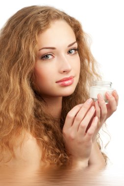 nemlendirici krem ile kadın