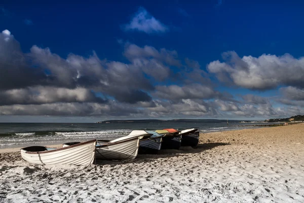 Playa por la mañana. Sur de Inglaterra . — Foto de Stock