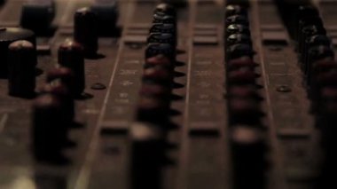 Eşitleyici veya Mikser daha yakından bakmak