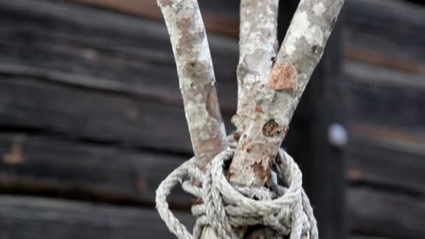 Palos de madera de listón atados — Vídeos de Stock