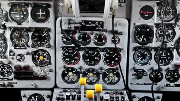 Different flight instruments ready to use — Stock Video
