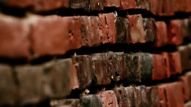 Image latérale du vieux mur de briques rouges 