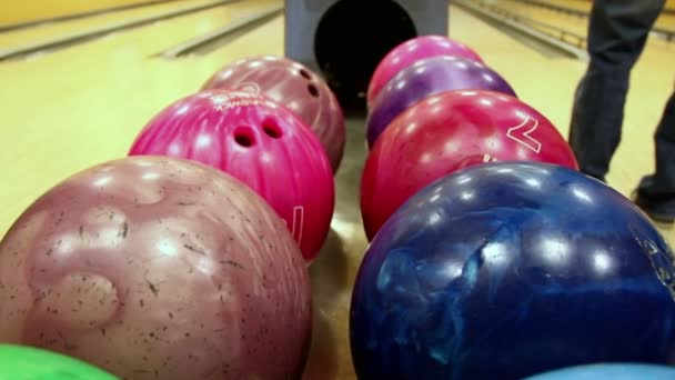 mnohobarevná bowlingové koule