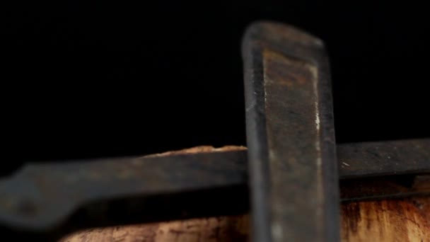 Ближчий вигляд металічного трубного ключа — стокове відео