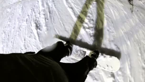 Les gens entrent dans la station de ski — Video