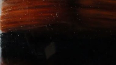 birçok cennet Oto yıkama suyu çiğ bir cam ve büyük bir rulo temizlik