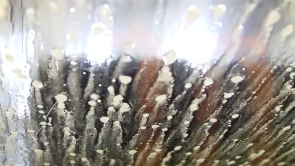 Carwash car wash bubbles from soap in cleaning the glass — Stock Video