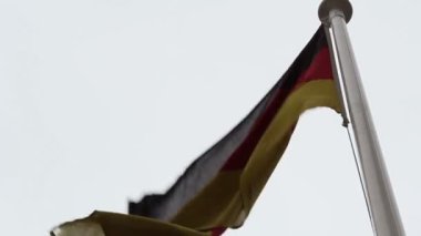 Avrupa bayrak Rüzgar bir esinti sallayarak