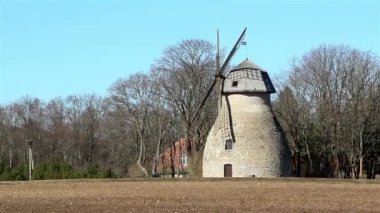 eski bir yel değirmeni