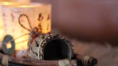 Çin kağıda sarılmış iki mum