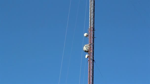 Het bovenste deel van de mobiele toren — Stockvideo