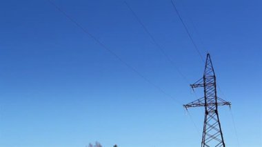kablo ile iki büyük elektrik mesaj
