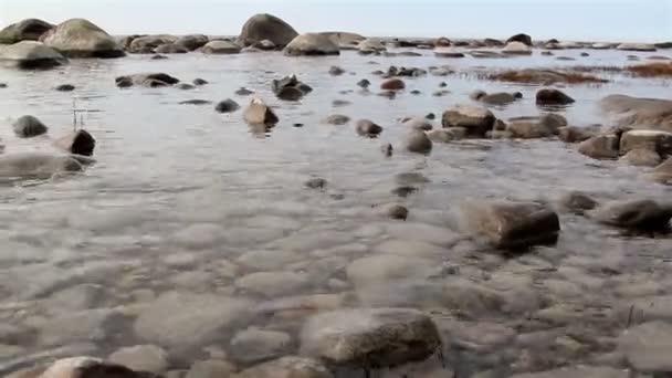 Las rocas en el mar — Vídeo de stock