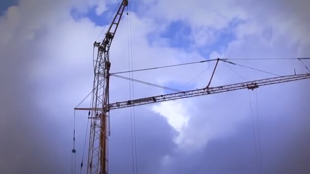 A large crane lifting some heavy loads — Stock Video