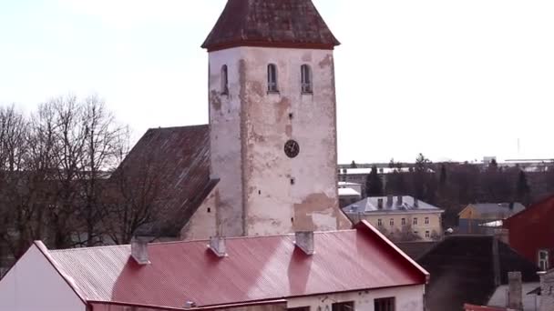 Старая башня церкви — стоковое видео
