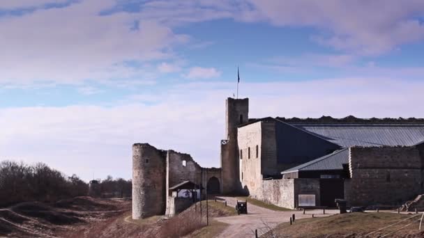 O velho castelo arruinado — Vídeo de Stock